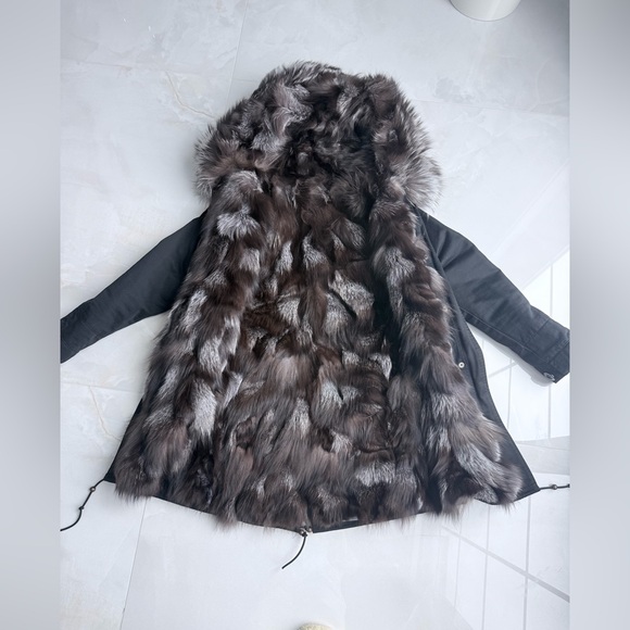 $2400 Black hooded 100% silver fox lined jacket coat S/M